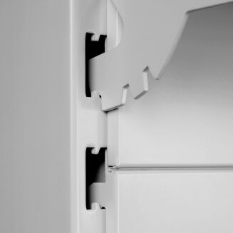 System mocowania wspornika półki w perforowanym słupku – gondola sklepowa metalowa Brevius.