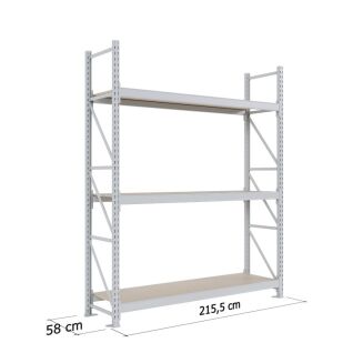 Szary regał magazynowy wzmocniony z trzema półkami z podanymi wymiarami: szerokość 215,5 cm oraz głębokość 58 cm