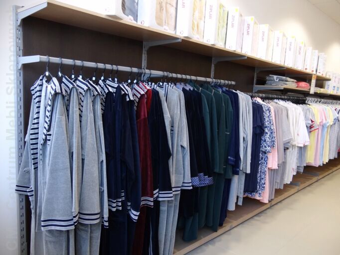 Sklep odzieżowy 1/3